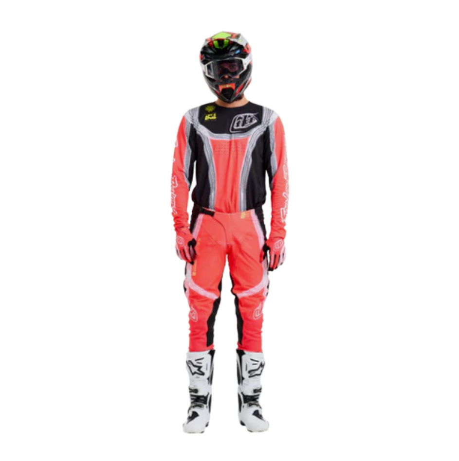 Infra Red / Black